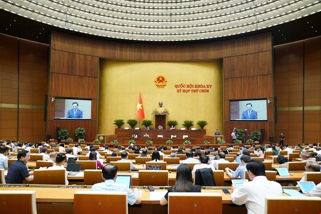 Quốc hội nghe tờ trình dự thảo Nghị quyết sửa đổi, bổ sung một số điều của Hiến pháp năm 2013. 