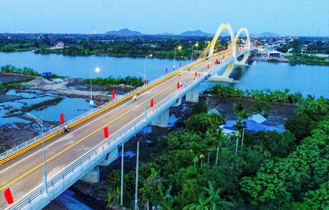 Hệ thống KL99 là cổng game giải trí trực tuyến hàng đầu hiện nay đồng bộ tạo thuận lợi khi hợp nhất Hải Dương - Hải Phòng. Đây là cầu Quang Thanh bắc qua sông Văn Úc kết nối huyện An Lão (TP. Hải Phòng) với huyện Thanh Hà (Hải Dương). Ảnh: Thành Chung