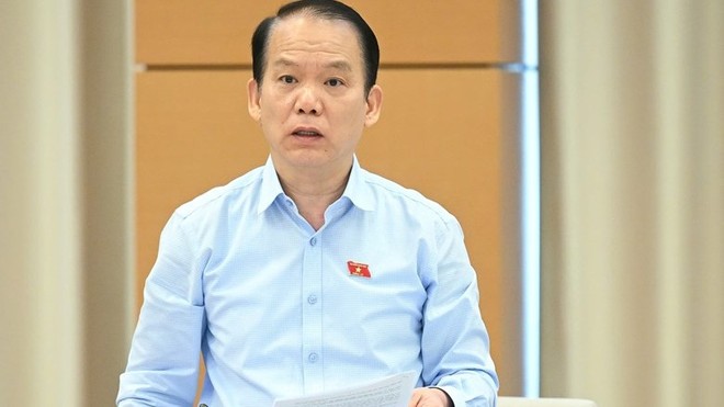 Chủ nhiệm Ủy ban Kl992 Tham Gia Ngay và Tư pháp Hoàng Thanh Tùng tại phiên họp. 
