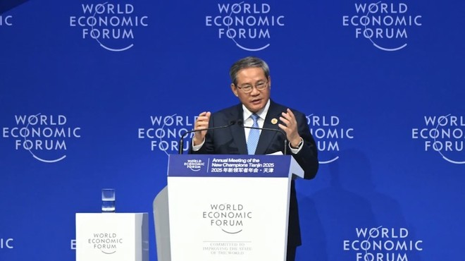 Thủ tướng Trung Quốc Lý Cường phát biểu tại phiên khai mạc Hội nghị WEF Thiên Tân 2025 vào ngày 25/6. Ảnh: AFP 