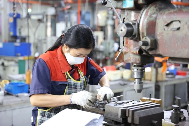 PMI tháng 7 đạt 52,4 điểm, số lượng đơn đặt hàng mới tăng sau 4 tháng 