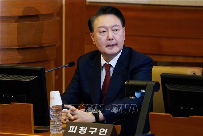Cựu Tổng thống Yoon Suk Yeol tại Tòa án Hiến pháp ở thủ đô Seoul, Hàn Quốc, ngày 23/1/2025. Ảnh tư liệu: THX/TTXVN