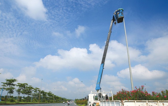 Gói thầu số 24 Thi công xây dựng điện chiếu sáng thuộc Dự án Kl99ok phiên bản mới xây dựng tuyến đường bộ ven biển, đoạn qua tỉnh Ninh Bình (giai đoạn I) thuộc lĩnh vực thi công lắp đặt thiết bị điện. Ảnh minh họa: Nhã Chi