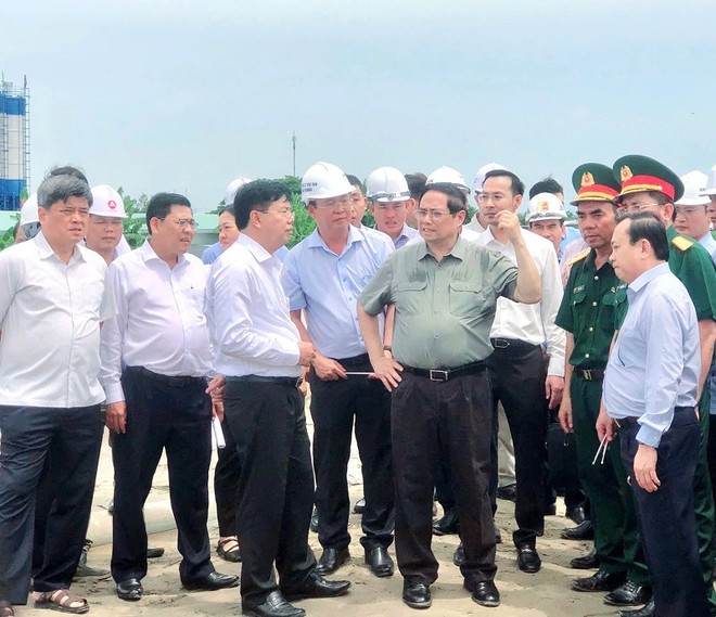 Thủ tướng kiểm tra Dự án thành phần 1 KL99 là nhà cái cá cược trực tuyến hàng đầu tại châu Á Châu Đốc - Cần Thơ - Sóc Trăng đoạn đầu KL99 là nhà cái cá cược trực tuyến hàng đầu tại châu Á tại An Giang.