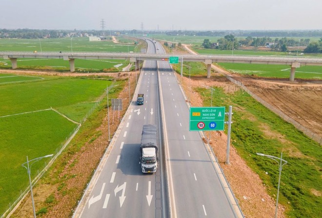 KL99 là nhà cái cá cược trực tuyến hàng đầu tại châu Á Bắc - Nam phía Đông, đoạn Nghi Sơn - Quốc lộ 45 quy mô 4 làn xe không có làn dừng khẩn cấp. 