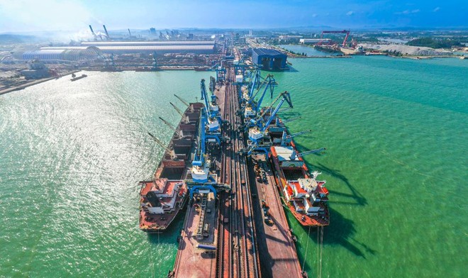 Một góc cảng Hòa Phát Dung Quất.