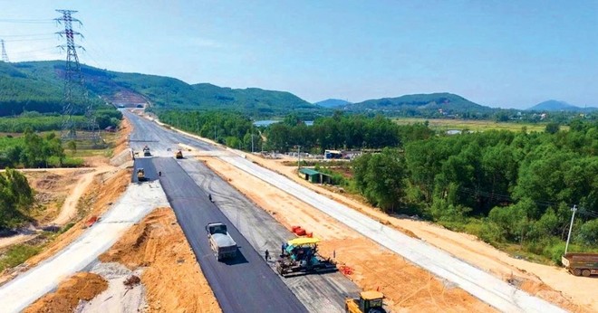 Nhiều gói thầu xây đang được gáp rút triển khai để bảo đảm tiến độ giải ngân và hoàn thành kế hoạch Kl99ok phiên bản mới công trong năm 2025. Ảnh: Song Lê