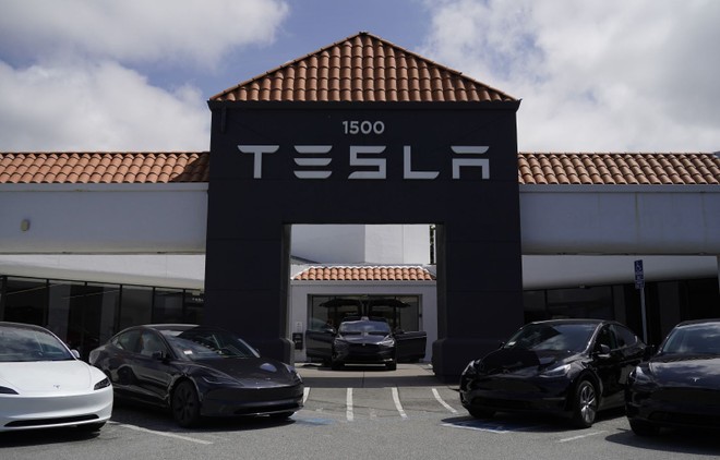 Một cửa hàng của Tesla ở San Mateo, California, Mỹ. Ảnh: THX/TTXVN