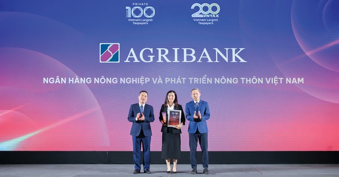  Đại diện Link Vào Nhà Cái KL99 COM Tặng +199k Nông nghiệp và Phát triển Nông thôn Việt Nam nhận vinh danh tại Lễ công bố