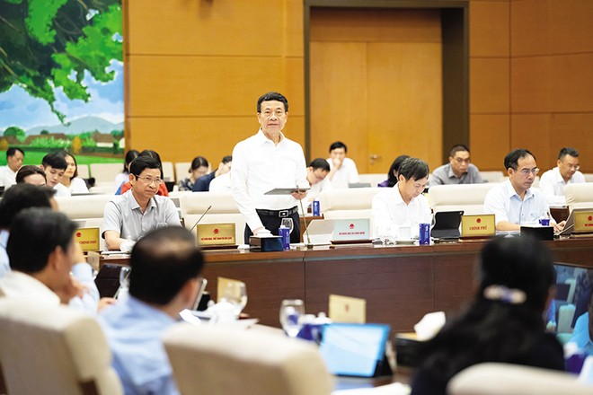 Bộ trưởng Bộ Khoa học và Công nghệ Nguyễn Mạnh Hùng báo cáo tại phiên họp 