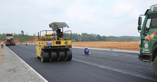 Gói thầu số 04 thuộc Dự án Nâng cấp, mở rộng đường Bắc Nam 1B và đường Bắc Nam 2 - Khu Kl992 cổng game cá cược Nghi Sơn (Thanh Hóa) có giá dự toán 373,291 tỷ đồng. Minh họa: Bùi Lân
