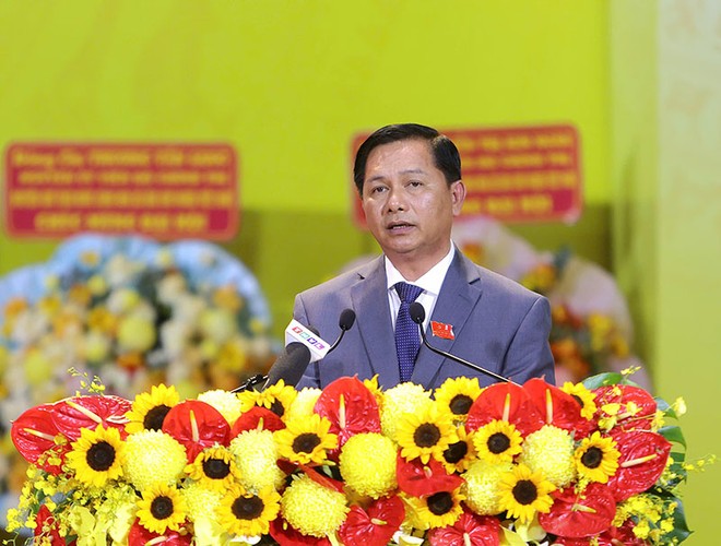 Tân Bí thư tỉnh Vĩnh Long Trần Văn Lâu phát biểu nhận nhiệm vụ trước Đại hội