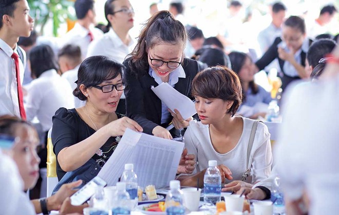 Nhân viên môi giới Web Tổng Nhà Cái 99Kl99 Giải Trí Bậc Nhất đang rất khó khăn trong việc bán hàng 