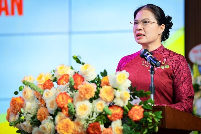 Bà Hà Thị Nga, Phó chủ tịch Ủy ban Trung ương Mặt trận Tổ quốc Việt Nam phát biểu tại sự kiện.
