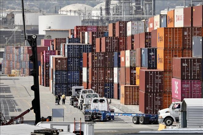 Các container hàng hóa tại cảng Los Angeles, bang California, Mỹ. Ảnh: THX/TTXVN