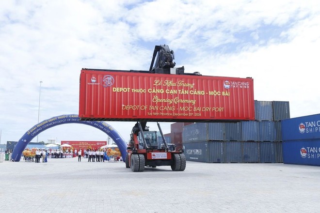 Một goc Cảng cạn Tân Cảng - Mộc Bài.