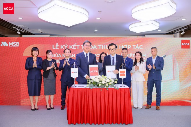 Lễ ký kết Biên bản ghi nhớ hợp tác chiến lược (MoU) giữa ACCA và MSB. Ảnh: ACCA Việt Nam