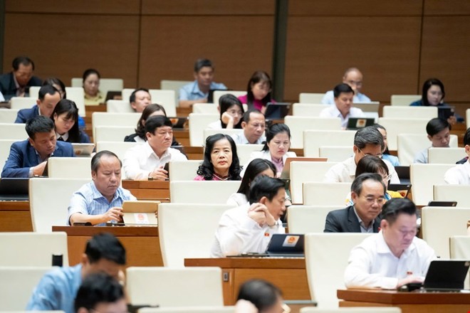 Một phiên họp toàn thể tại Kỳ họp thứ 10 của Quốc hội. 