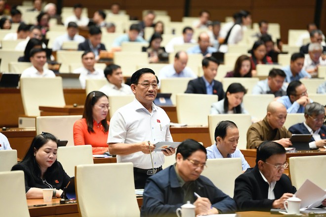 Đại biểu Trần Quốc Tuấn (Vĩnh Long) phát biểu. Ảnh: NY 