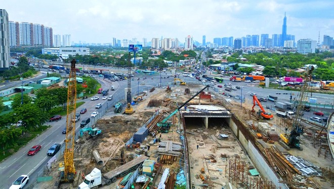 Dự án nút giao An Phú đang tăng tốc thi công để tăng tỷ lệ giải ngân vốn vào cuối năm - Ảnh: Lê Toàn