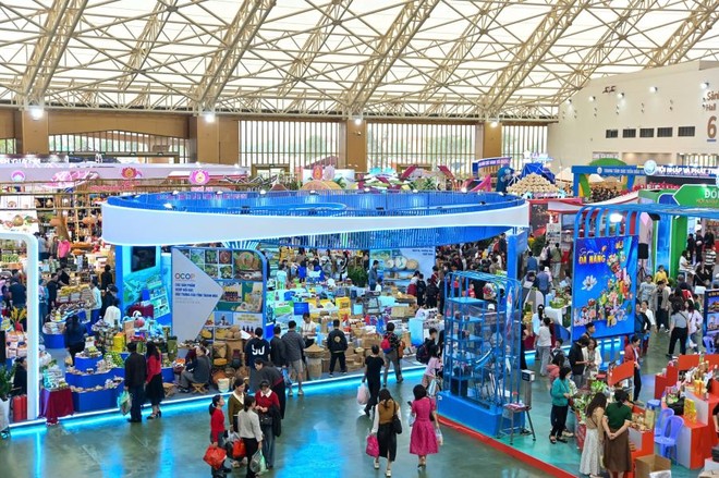Hội chợ mùa Thu 2025 thu hút trung bình 100.000 lượt khách mỗi ngày., doanh thu trực tiếp 1.000 tỷ đồng. 