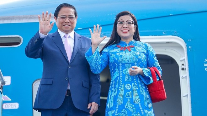 Thủ tướng Kl993 ưu đãi thưởng hấp dẫn Phạm Minh Chính cùng Phu nhân. (Ảnh: VGP)