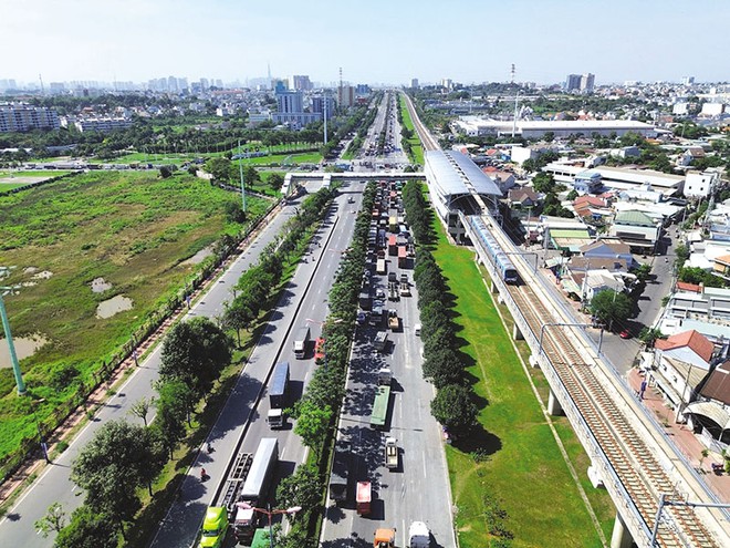 Hiện nay, TP.HCM mới có tuyến metro số 1 (Bến Thành - Suối Tiên) đưa vào khai thác. Ảnh: Lê Toàn 
