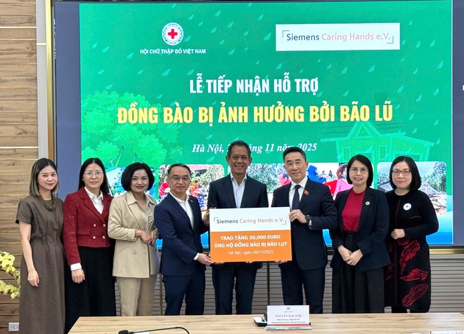Siemens Caring Hands quyên góp 30.000 EUR hỗ trợ khắc phục hậu quả lũ lụt và sạt lở đất tại Việt Nam
