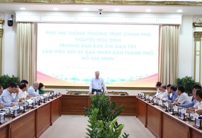 Phó thủ tướng Thường trực Nguyễn Hòa Bình tại cuộc làm việc với TP.HCM nhằm tháo gỡ vướng mắc, khó khăn cho các dự án - Ảnh: VGP