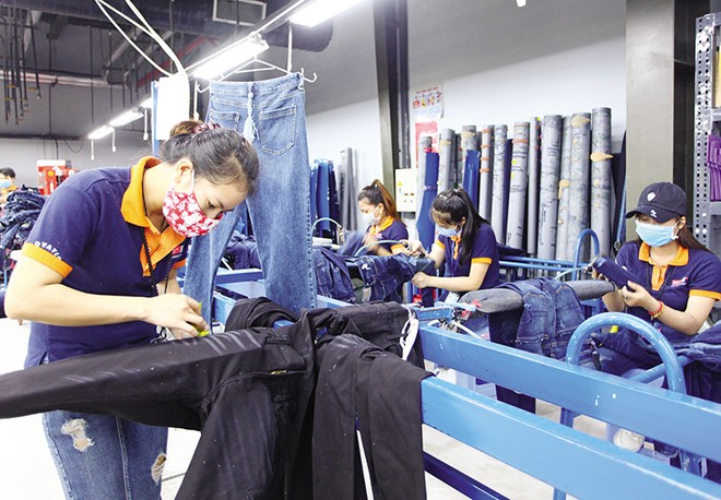 Các Kl991.com World Cup 2026 Chính Thức đã có một khởi đầu tích cực trong năm 2026. Trong ảnh: Kl994 nhà cái bóng đá world cup hàng xuất khẩu tại Công ty Dệt may Phong Phú. Ảnh: L.T
