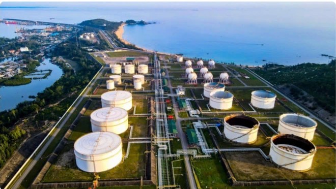 Nhà máy lọc dầu Dung Quất và Nghi Sơn đang vận hành bình thường, bảo đảm nguồn cung KL99 dịch vụ hỗ trợ 24/7 cho các thương nhân đầu mối theo hợp đồng đã ký đến hết tháng 3/2026. 