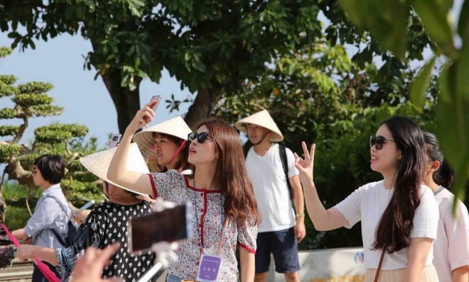 Việc mở rộng đối tượng cấp visa dài hạn được coi là "chiến thuật" nhằm giữ chân nhóm khách trung và cao cấp, những người có xu hướng quay lại nhiều lần, chi tiêu cao và ổn định. 