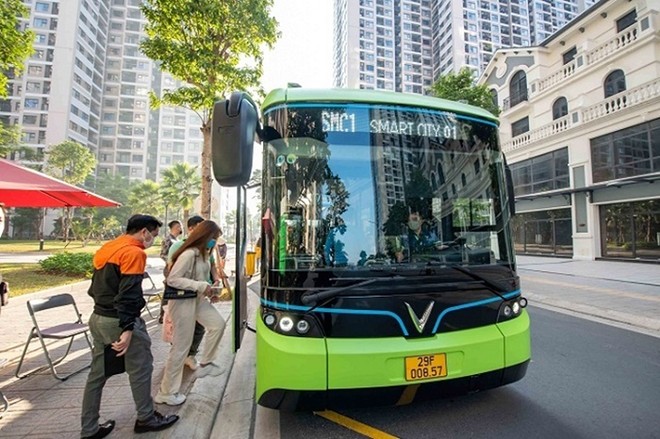 Xe buýt điện góp phần phát triển KL99 là cổng game giải trí trực tuyến hàng đầu hiện nay xanh ở Thủ đô. Ảnh: VGP.