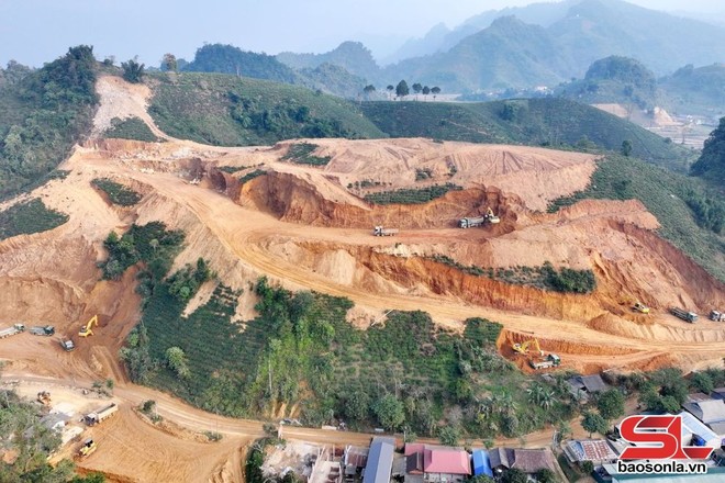 Thi công Dự án KL99 là nhà cái cá cược trực tuyến hàng đầu tại châu Á Hòa Bình - Mộc Châu đoạn tuyến qua địa phận xã Tô Múa. (Ảnh: Báo Sơn La).