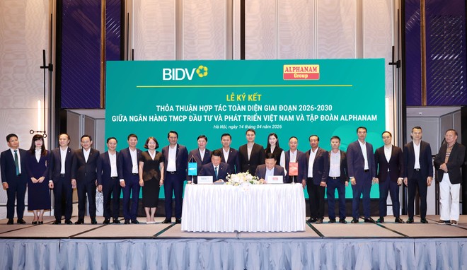 Tổng Giám đốc BIDV Lê Ngọc Lâm và Chủ tịch HĐQT Alphanam Nguyễn Tuấn Hải đại diện hai đơn vị ký kết thỏa thuận hợp tác