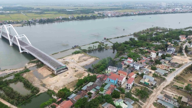 Dự án Cầu Nhật Lệ 3 và đường dẫn hai đầu cầu vẫn còn vướng giải phóng mặt bằng.