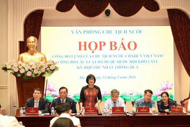 Thứ trưởng Bộ Tư pháp Đặng Hoàng Oanh thông tin điểm mới của Luật Công chứng - Ảnh: NY.