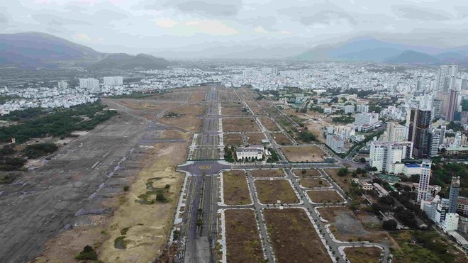 Dự án Sân bay Nha Trang cũ đang ngổn ngang sau khi ông Nguyễn Văn Hậu, Chủ tịch Công ty cổ phần Kl994 game bài casino hấp dẫn Phúc Sơn bị khởi tố, điều tra. Ảnh: Linh Đan