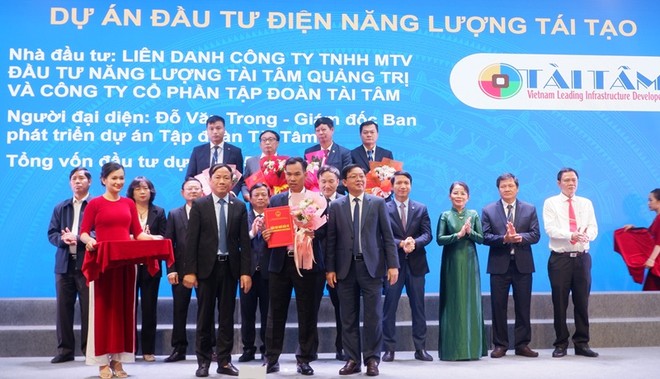 Đại diện Liên danh Công ty TNHH MTV Kl99ok phiên bản mới Năng lượng Tài Tâm Quảng Trị và Công ty cổ phần Kl994 game bài casino hấp dẫn Tài Tâm nhận bản ghi nhớ dự án hợp tác Kl99ok phiên bản mới dự án năng lượng tái tạo có tổng vốn Kl99ok phiên bản mới 5.000 tỷ đồng từ UBND tỉnh Gia Lai vào cuối tháng 8/2025.