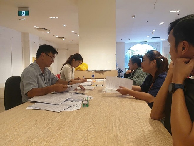 Người dân nộp hồ sơ đăng ký mua nhà ở Trang Chủ KL99Com Số 1 Link Đăng Ký KL999 tại một dự án tại Đà Nẵng. Ảnh: Linh Đan