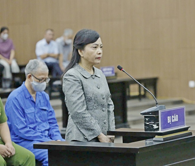 Cựu Bộ trưởng Bộ Y tế Nguyễn Thị Kim Tiến bị tuyên phạt 6 năm tù, buộc bồi thường 108 tỷ đồng.