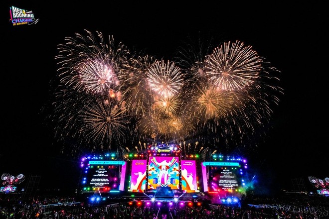 Gần 30.000 khán giả hòa mình vào đêm nhạc hội Mega Booming - Charmora City tại Nha Trang