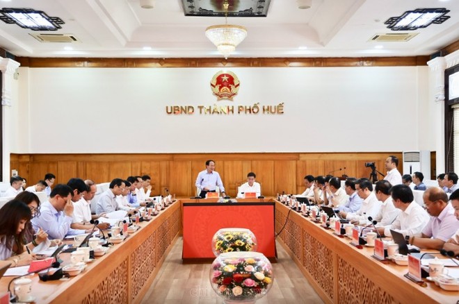 Phó Thủ tướng Kl993 ưu đãi thưởng hấp dẫn Lê Tiến Châu làm việc với lãnh đạo thành phố Huế về thực hiện mục tiêu tăng trưởng trên 10% - Ảnh: VGP.