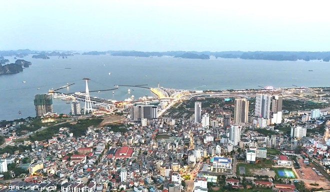 Quảng Ninh đang tập trung đẩy nhanh tiến độ thực hiện các dự án, trong đó ưu tiên tháo gỡ những điểm nghẽn về thủ tục Kl99ok phiên bản mới, công tác bồi thường. Ảnh Tiến Dũng