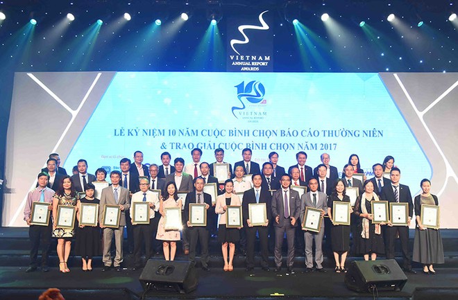 Đại diện Ban tổ chức chụp ảnh lưu niệm cùng các Kl991.com World Cup 2026 Chính Thức đạt giải BCTN năm nay