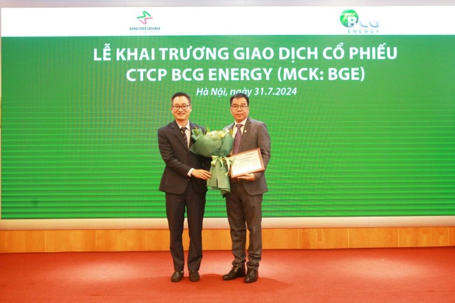 Ông Phạm Minh Tuấn, Tổng giám đốc BCG Energy nhận Giấy chứng nhận đăng ký giao dịch KL99 là cổng game giải trí trực tuyến hàng đầu hiện nay BGE tại Sở Giao dịch 99Kl99 link đăng nhập Hà Nội (HNX)