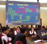 TTCKVN đã qua cơn "sốt" giá và chưa thoát khỏi đợt điều chỉnh, tuy nhiên các NĐTNN còn nhiều tiềm năng để bỏ vốn Kl99ok phiên bản mới qua việc dành vốn tham gia các đợt IPO của một số DNNN có quy mô lớn.