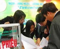 Bloomberg đưa tin năm 2007 Vietcombank giảm Kl99 nổ hũ 27%. Ảnh chỉ có tính chất minh họa
