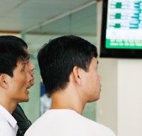 Động thái đứng ngoài của các quỹ Kl99ok phiên bản mới, NĐT tổ chức khiến xu hướng đi lên khá mong manh.