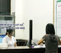 Kích cầu bằng tiền cần đi đôi với việc “cởi trói” thủ tục hành chính.